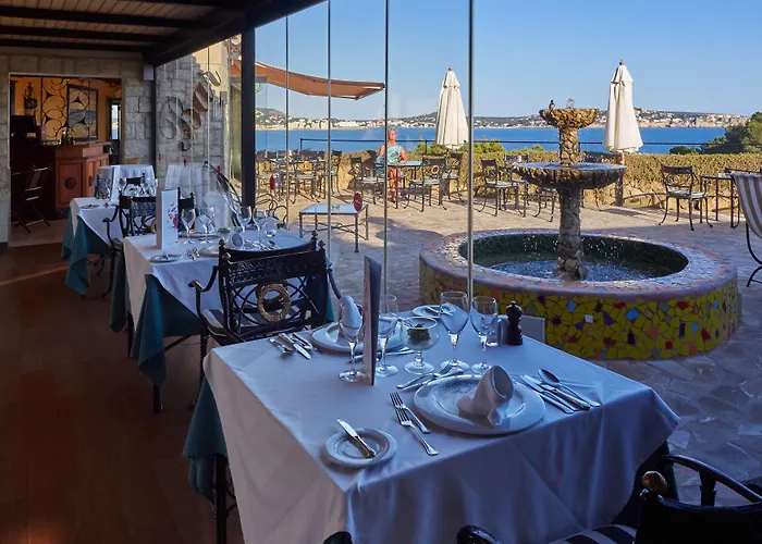 Petit Cala Fornells Hotel