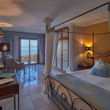 Szálloda Petit Cala Fornells 5*
