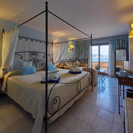 Petit Cala Fornells Hotell