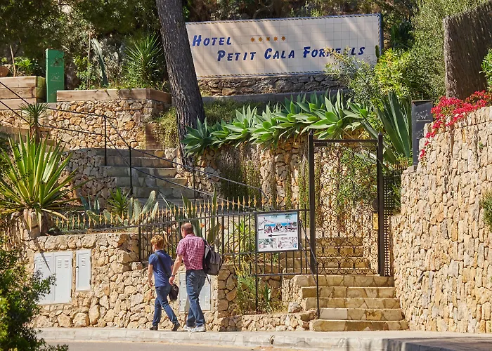 Petit Cala Fornells מלון 5*