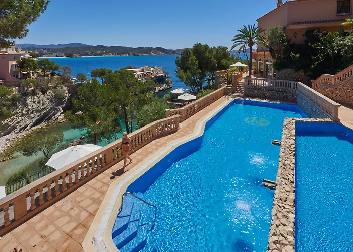 Petit Cala Fornells מלון 5*