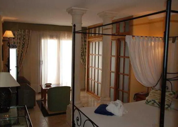 Petit Cala Fornells פגוארה