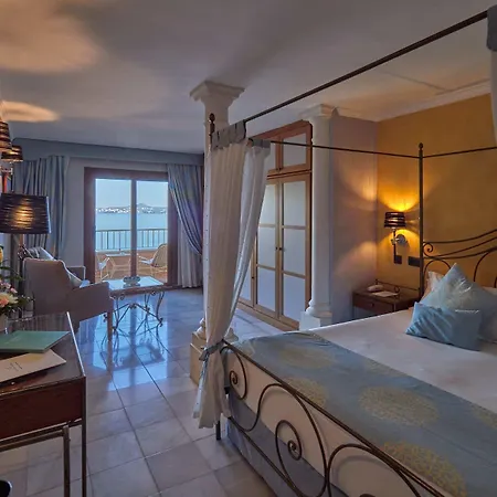 فندق Petit Cala Fornells 5*
