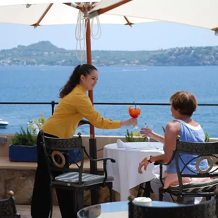 Petit Cala Fornells Готель
