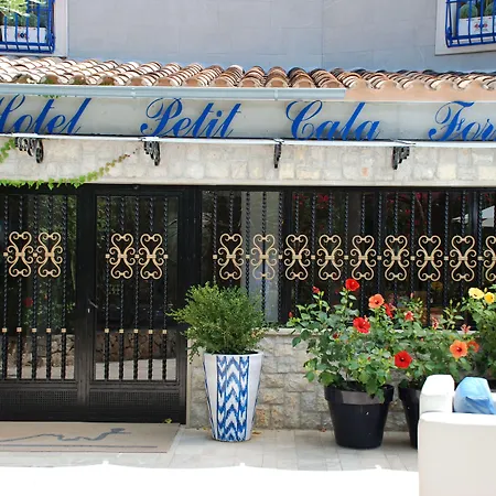 Petit Cala Fornells פגוארה