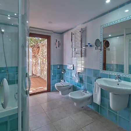 Petit Cala Fornells מלון פגוארה