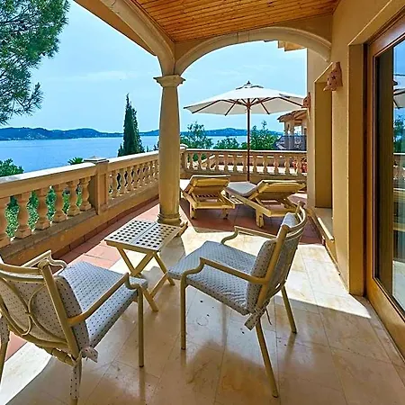 Petit Cala Fornells Szálloda