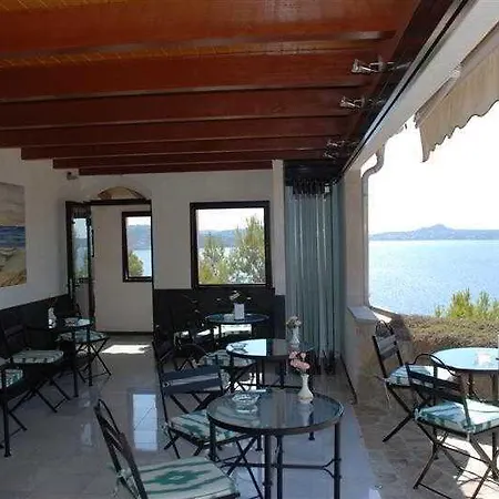 Petit Cala Fornells باغيرا