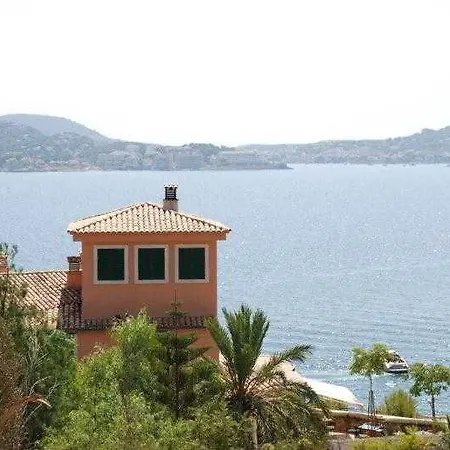 Petit Cala Fornells باغيرا