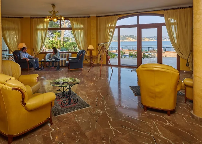 Petit Cala Fornells Hotel Peguera