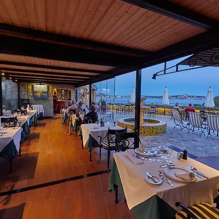 Petit Cala Fornells Hotel