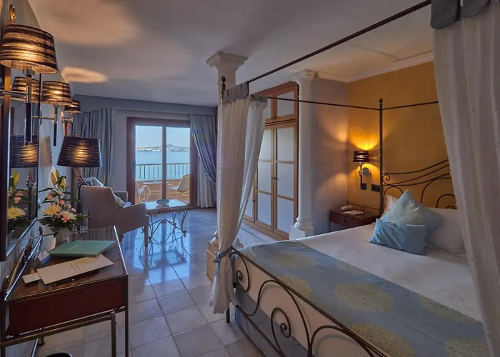 Готель Petit Cala Fornells 5*