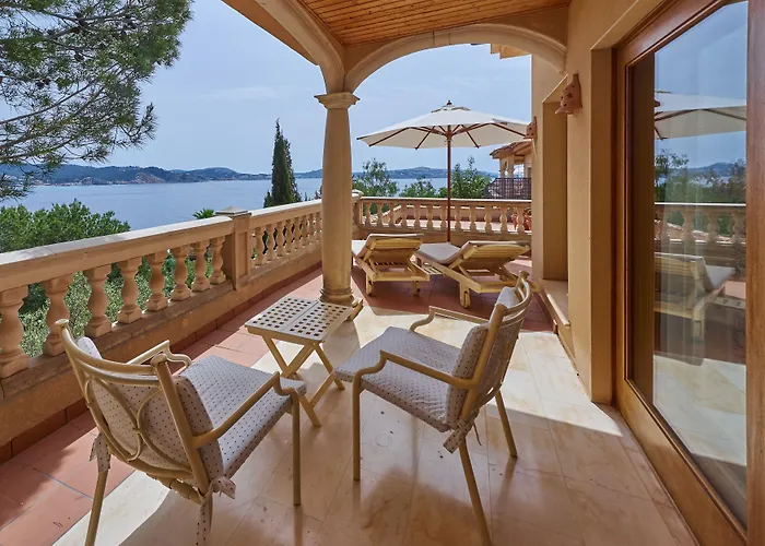 Petit Cala Fornells Готель 5*