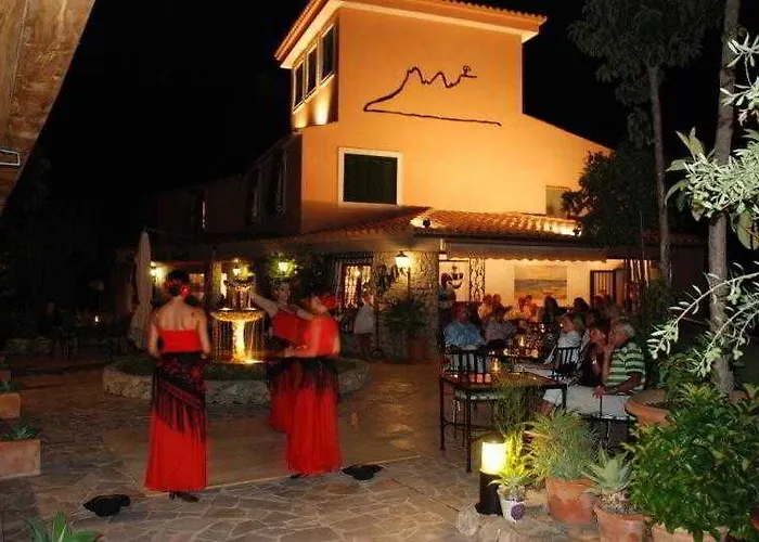 Petit Cala Fornells Готель 5*