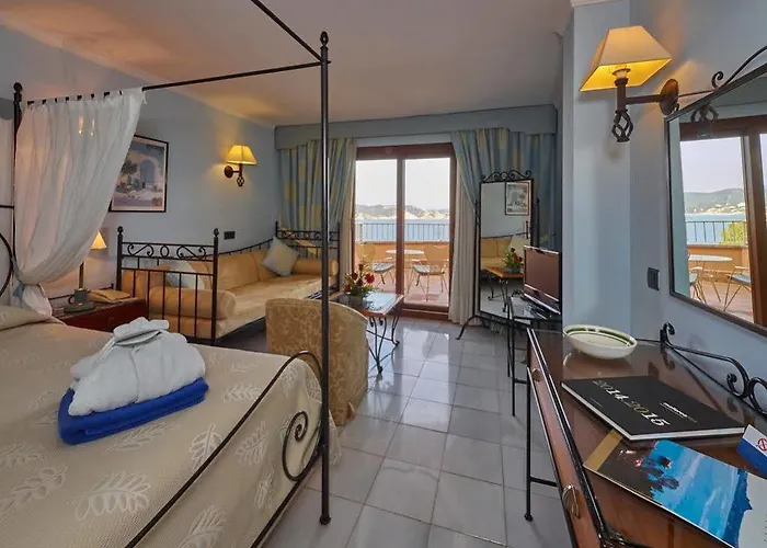 Petit Cala Fornells Готель 5*